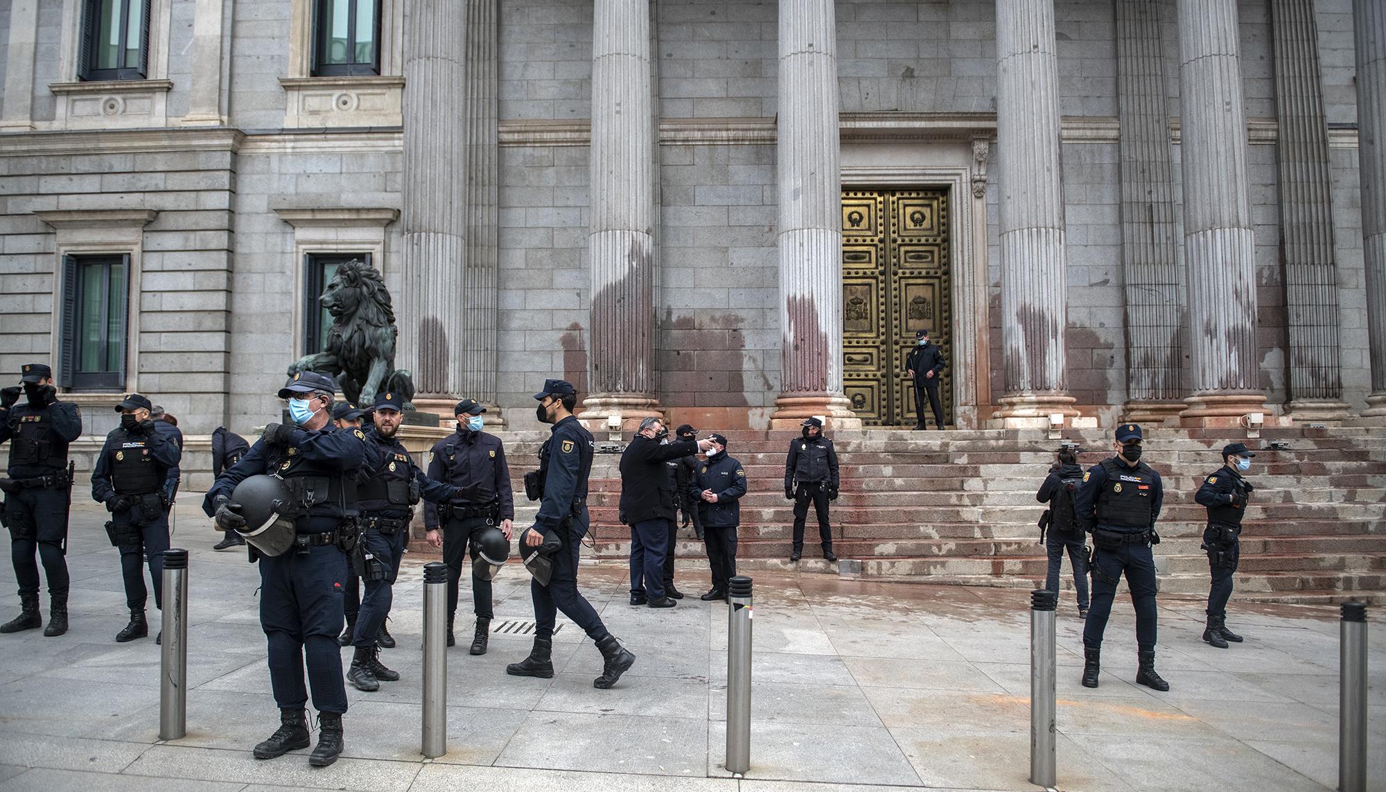 La Rebelión Científica tiñe de rojo el Congreso el 6 de abril de 2022. - 5